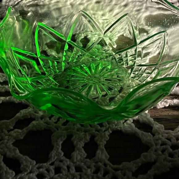Little Uranium Glass Faceted Bowl - Picture 2 of 8